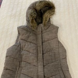 GAP Gray Quilted Hooded Puffer Vest with Faux Fur Trim